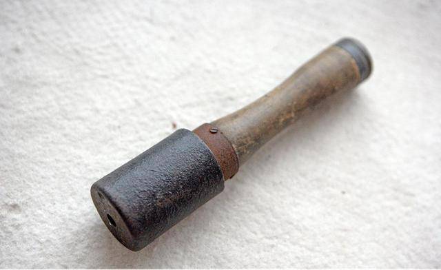 最近抗战神剧又立功了,包子也能当手雷,情节一如既往的天雷滚滚,但从