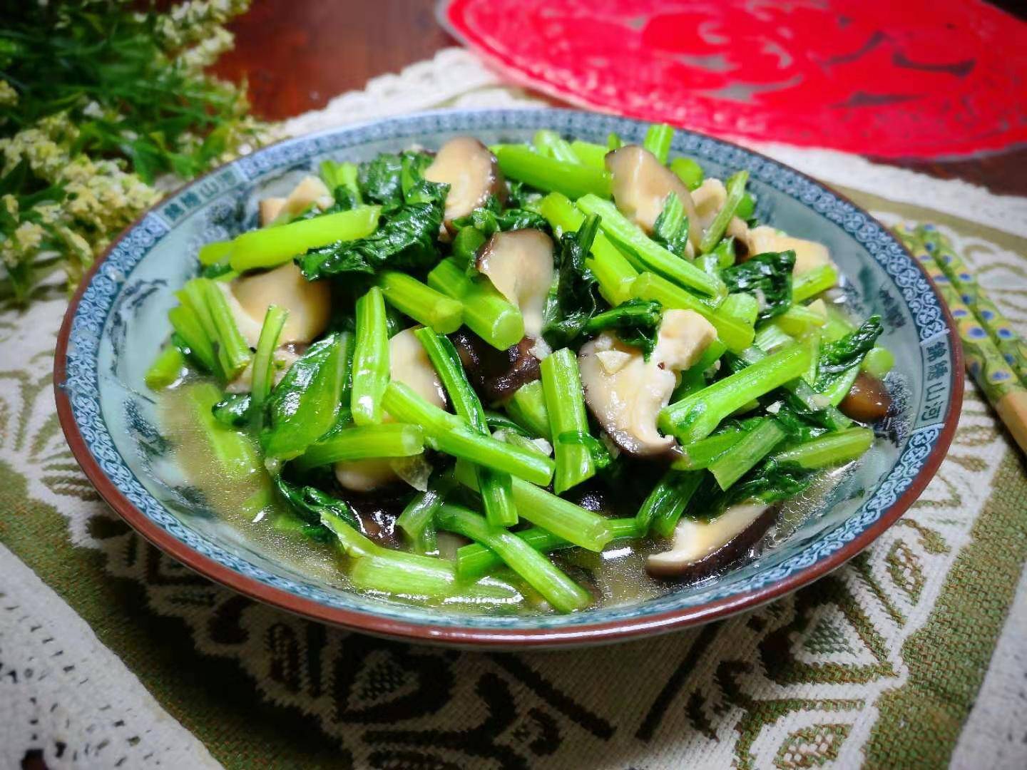 香菇和这菜是绝配,比炒青菜还好吃,冬天吃正当时,尤其孩子多吃