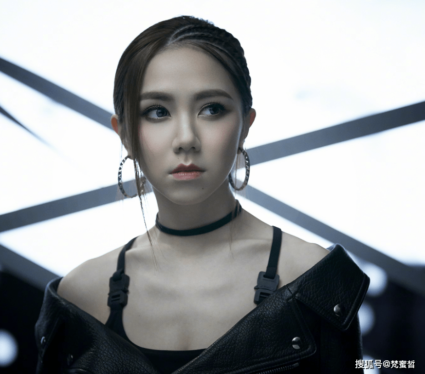 29岁邓紫棋淡妆出镜,一改往日酷飒风格,人美歌甜独自优秀