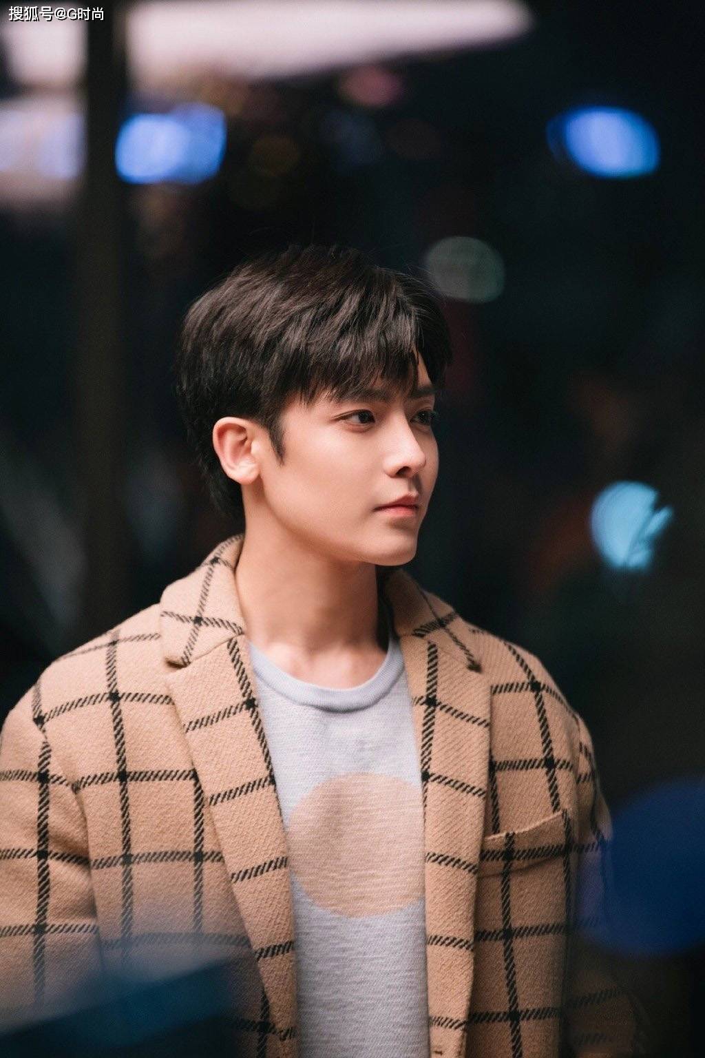 侯明昊写真大放送时而化身贵气马术王子