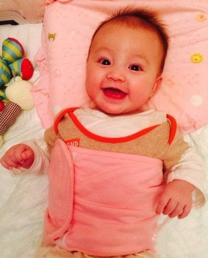 黄安,凭借一首《新鸳鸯蝴蝶梦》走红,妻子是同学,女儿貌美清新_包青天