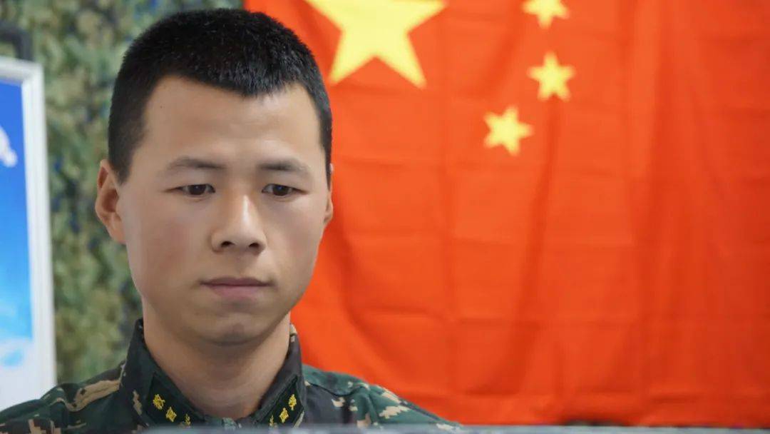 1990年出生的谢坤,曾经是西藏武警特战队的一名队员很轴,一根筋,是