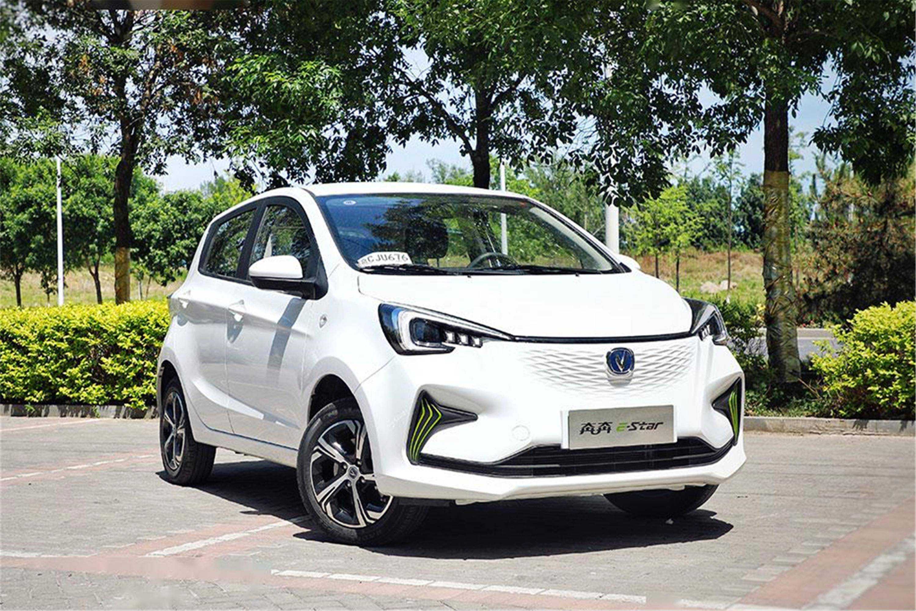 所以这道题的答案无非就是4万元以下买宏光miniev好还是买长安奔奔e