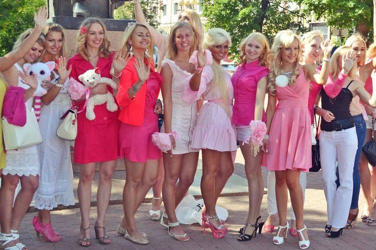 国外最奇葩的风俗：周日禁止女性穿粉色短裤，私藏土豆也属于犯法