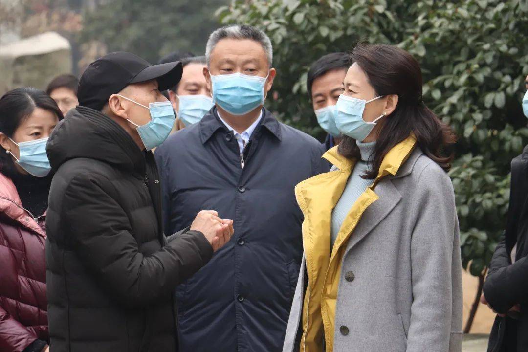 襄阳市委常委,副市长李莉一行莅临石花酒业调研