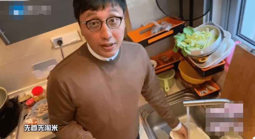 华少一直都是很接地气的小"暖男",他家的厨房和普通人的一样,虽然乱