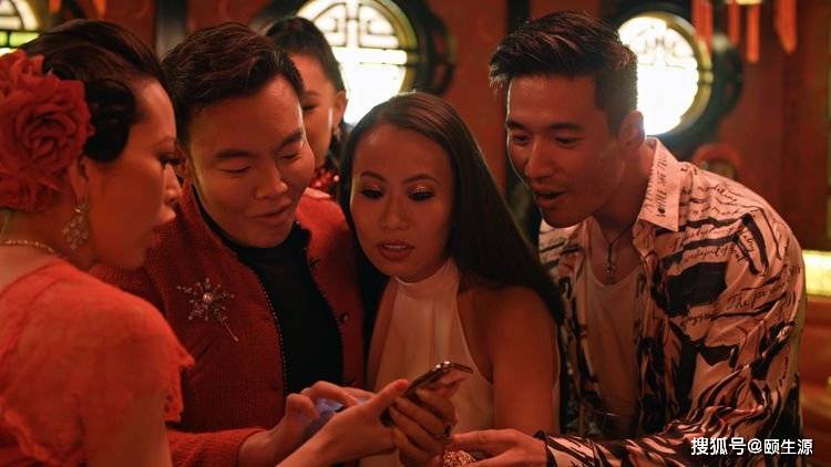 netflix真人秀《璀璨帝国(bling empire)一连8集,内容围绕各种浮夸