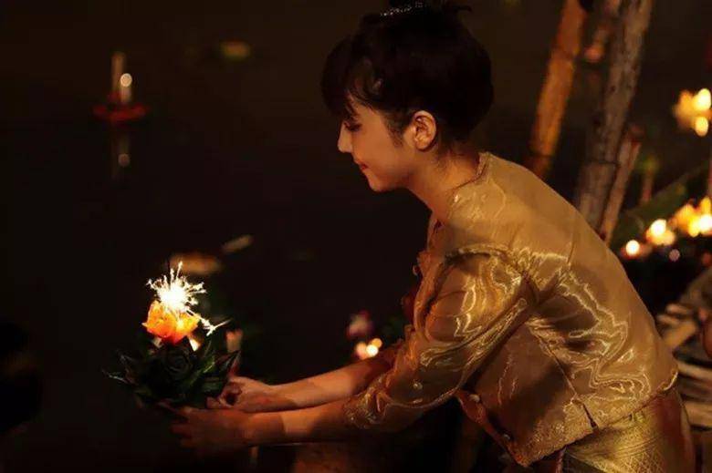 在告庄过泰国水灯节，放出你的新年心愿
