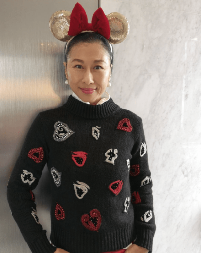 为娶她丈夫花3500万与前妻离婚,如今丈夫已老,她却依然年轻