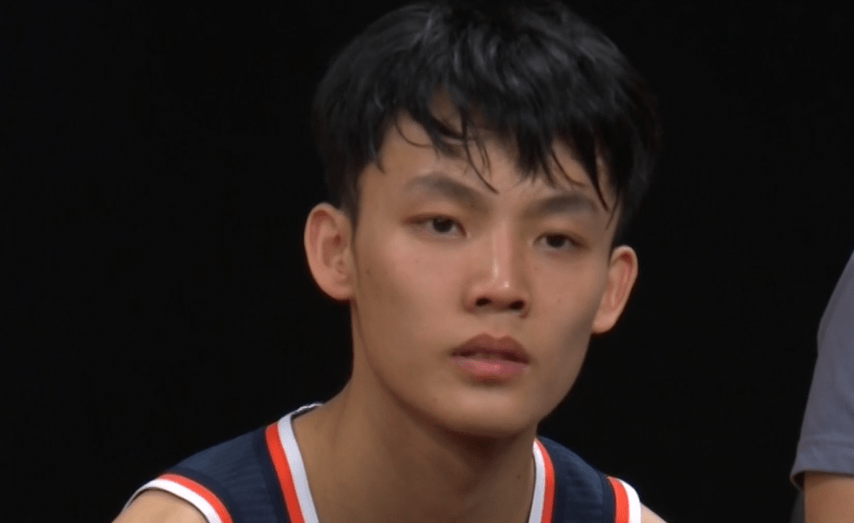 徐杰连续失误引杜锋不满!对手自责砸球难逃技术犯规