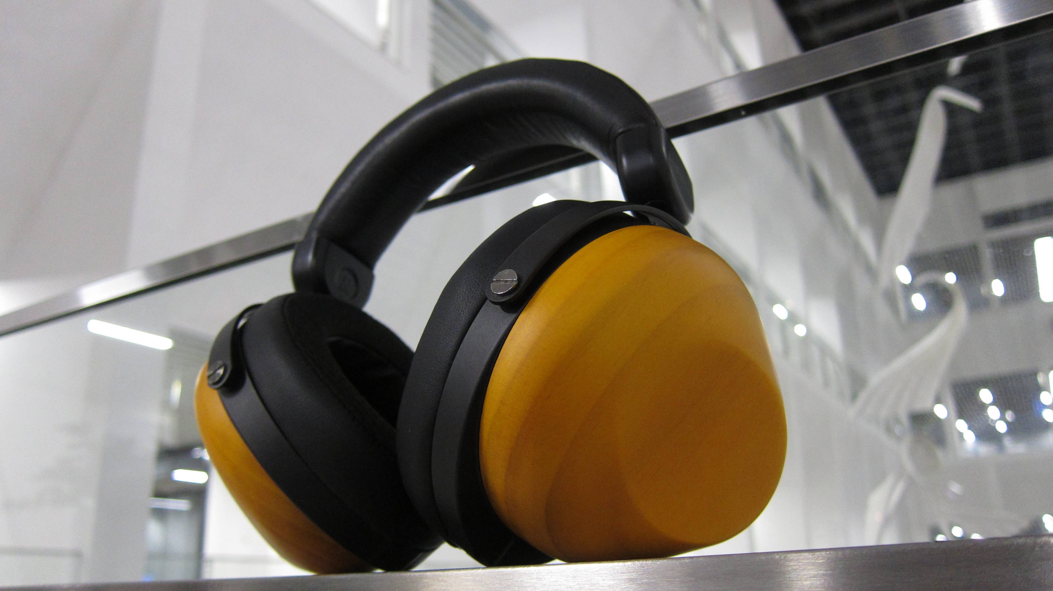 索尼r10的风采,但hifiman的这款he-r10却是有幸把玩了一番,这款耳机最