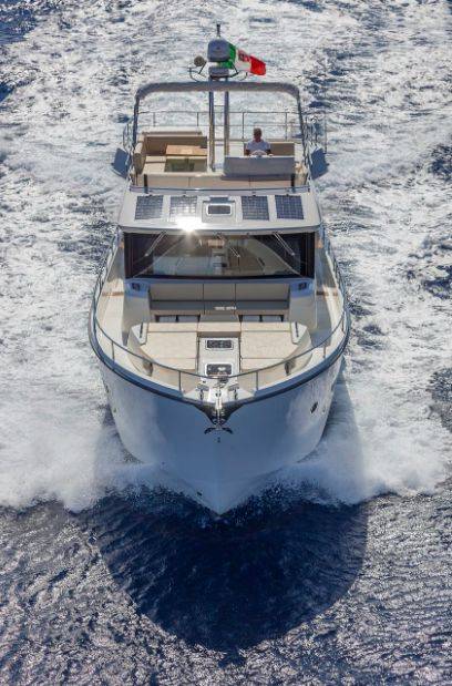 现艇意大利卡兰奇cranchiecotrawler53ld环保家庭巡航艇