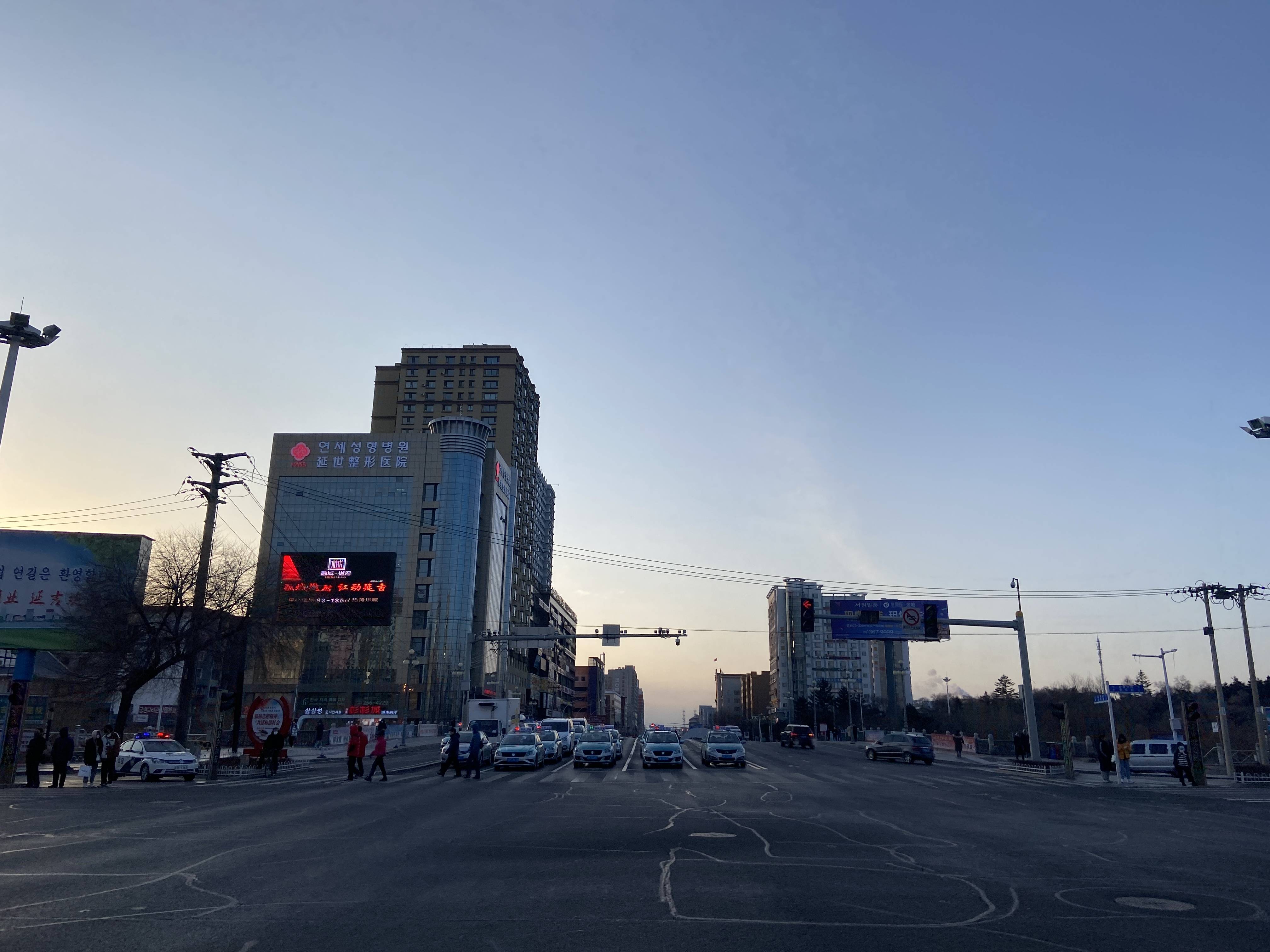 吉林省唯一的全国百强县市，旅游景点不够出名，全靠美食吸引各地游客