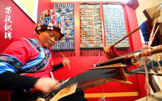 原创发现非遗之美苗锦