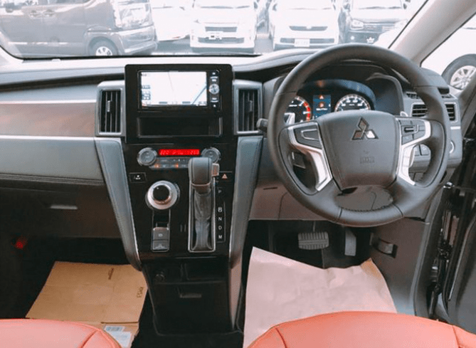 最强三菱mpv,搭帕杰罗同款四驱,配越野轮胎,还看奥德赛吗?