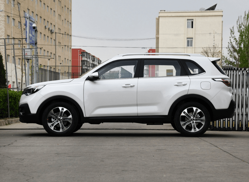 在具体的身材表现方面,2019款起亚智跑的长宽高分别达到了44650mm