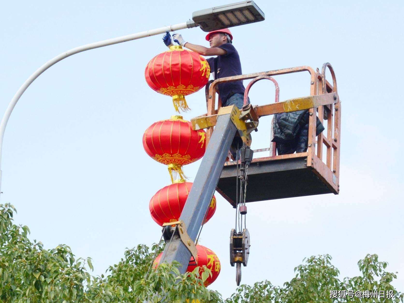 数万灯笼高高挂,浓浓年味扑面而来!要过年啦