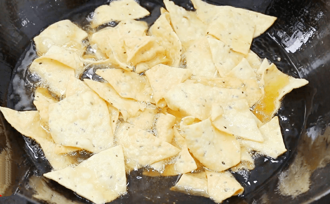 原创过年炸麻叶,和面先放水就错了,教你正确做法,麻叶香酥不发硬