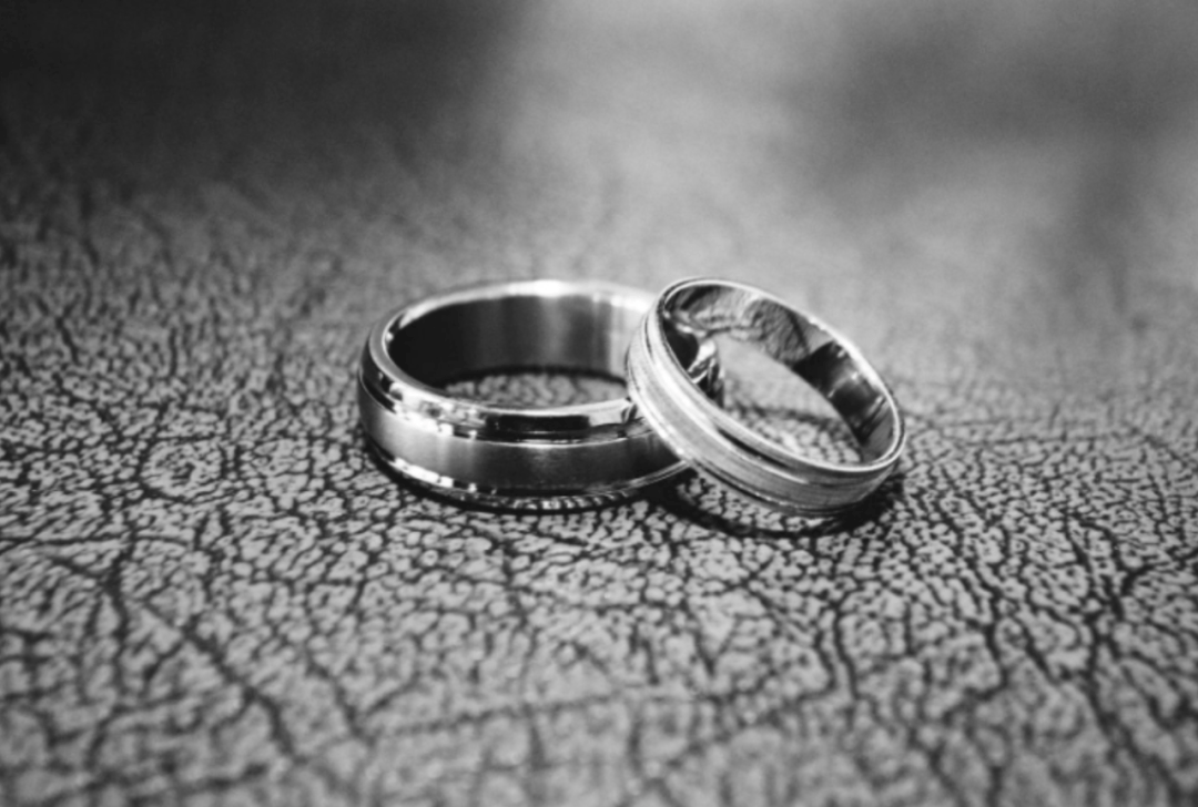 爱迪尔预亏超8亿深陷业绩雷遭关注 引资接盘能