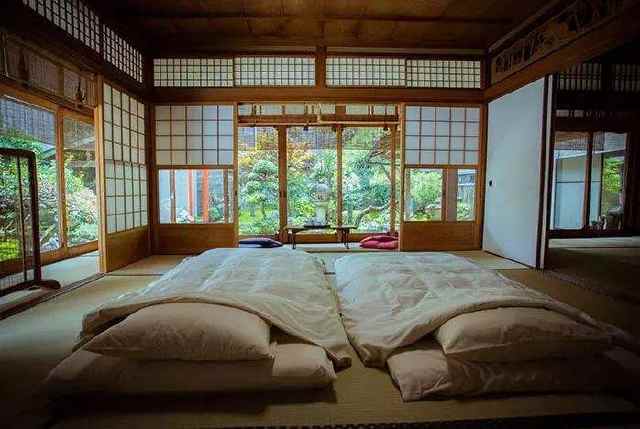 为何日本人宁愿睡地板也不愿睡床呢？有3点原因，听听导游怎么说