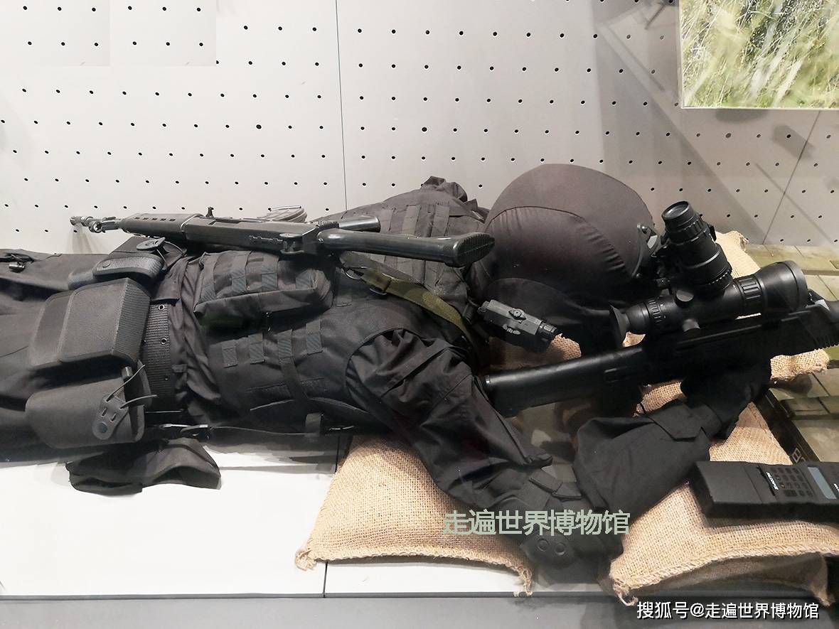 军博看展：现代战争中单兵身上要带这么多装备，还要穿机械骨骼_系统