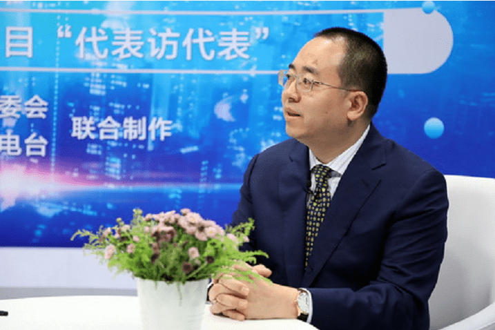 近日,中护航董事长刘峰在参加某重要会议表示:"应加快推进超标电动