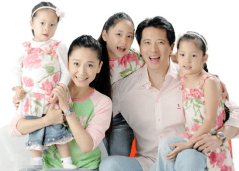 都说欧阳娜娜肤白貌美,看到妈妈年轻旧照,这才叫"倾国倾城"