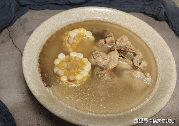 排骨汤怎么炖最好喝又好吃 fc79bbd94b6b48719125802463deeff5.jpeg