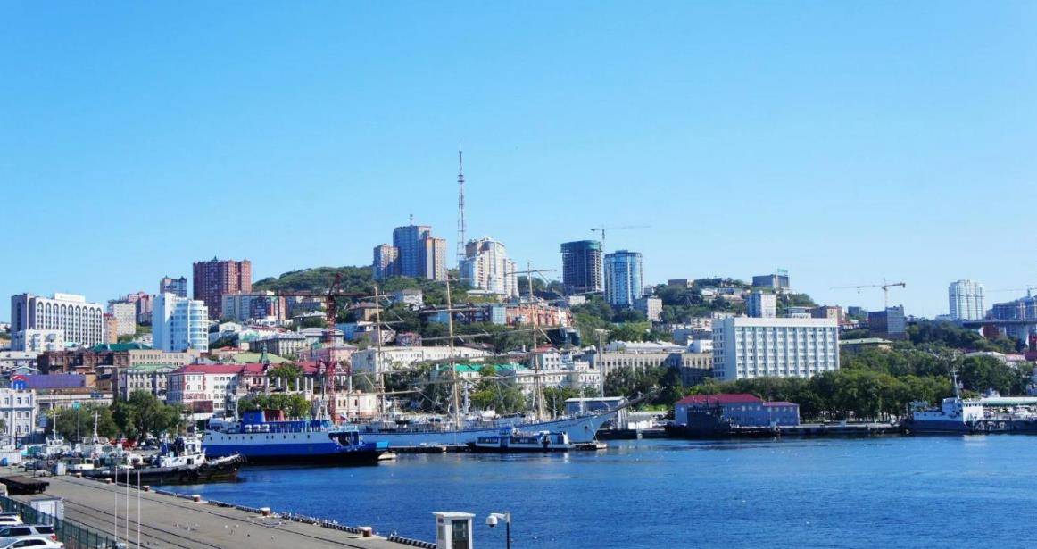 俄罗斯gdp相当于一个广东_俄罗斯国旗