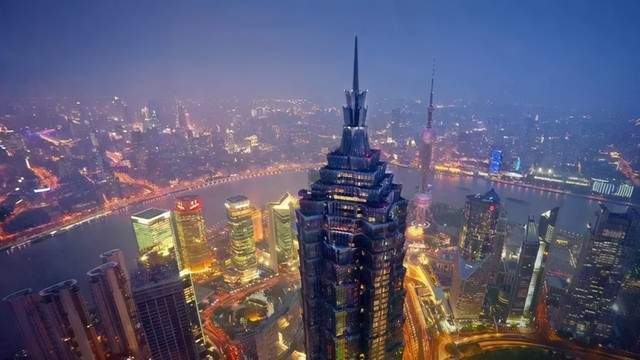 中国金茂遭质疑：半年内股价跌超40% 质量问