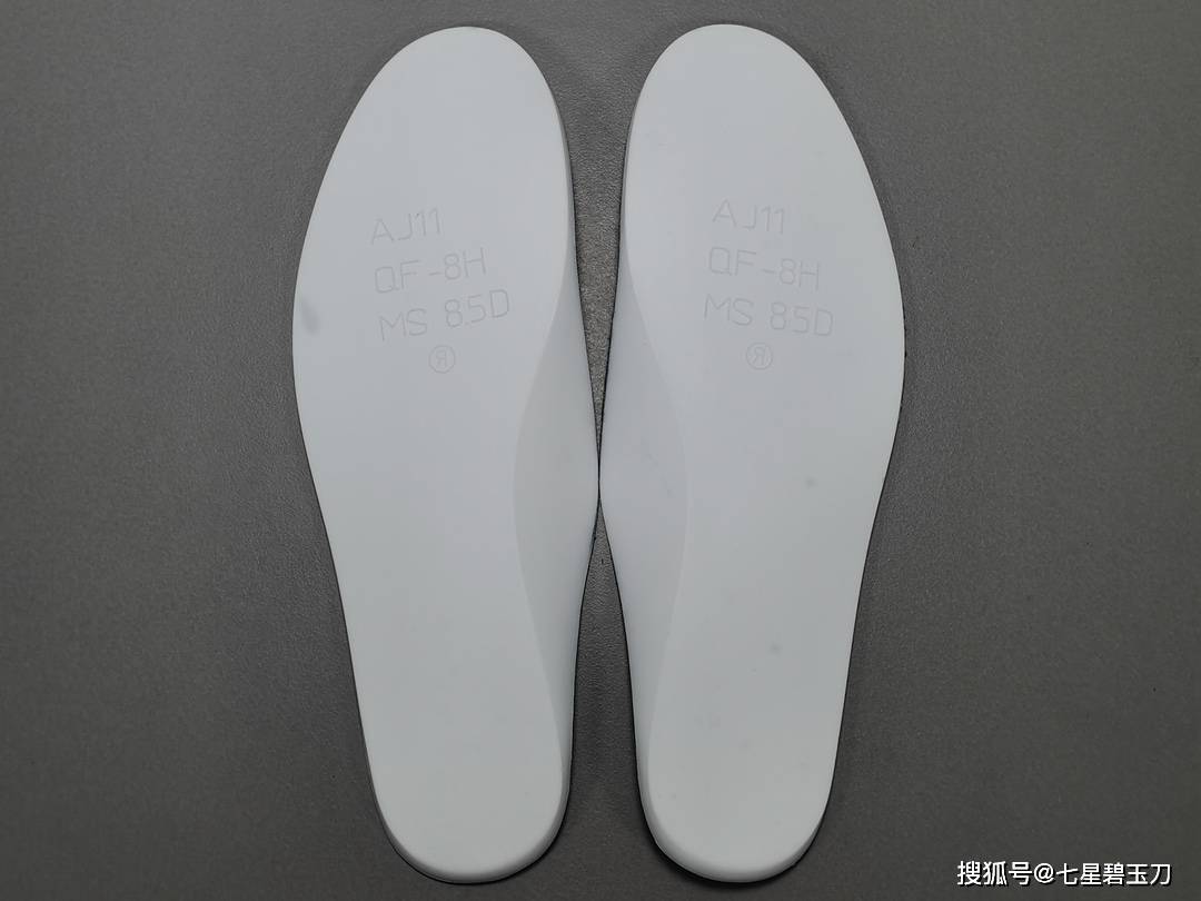 藤原浩联名 黑白大闪电aj3