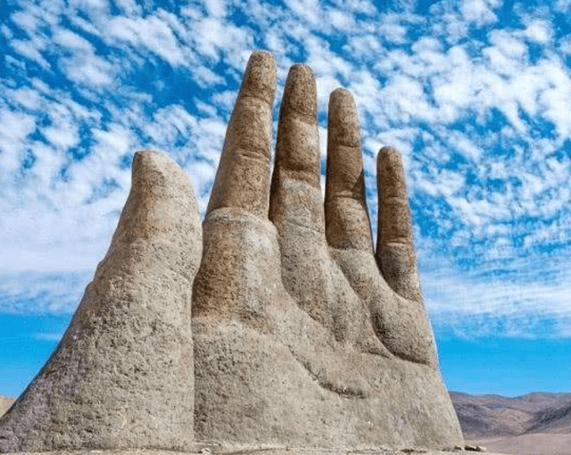 世界真正的五指山，屹立于在沙漠40多年，遭游客大肆破坏