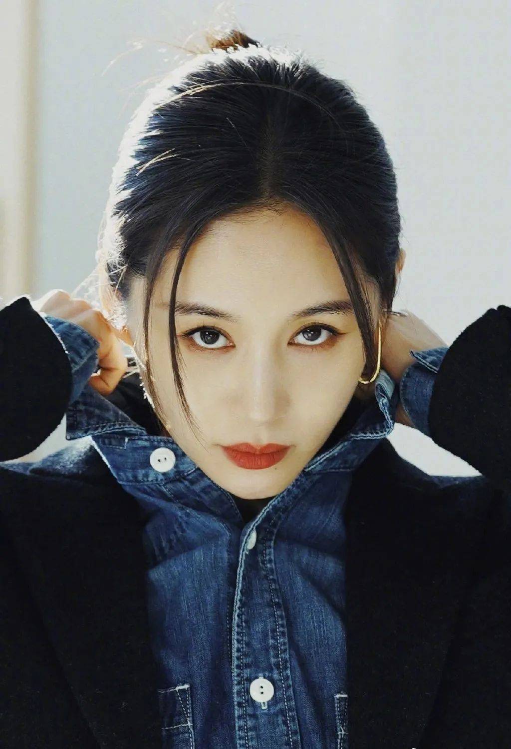 与贾乃亮王凯传绯闻 资源逆天被疑和大佬隐婚生子 她却说没结婚 王子