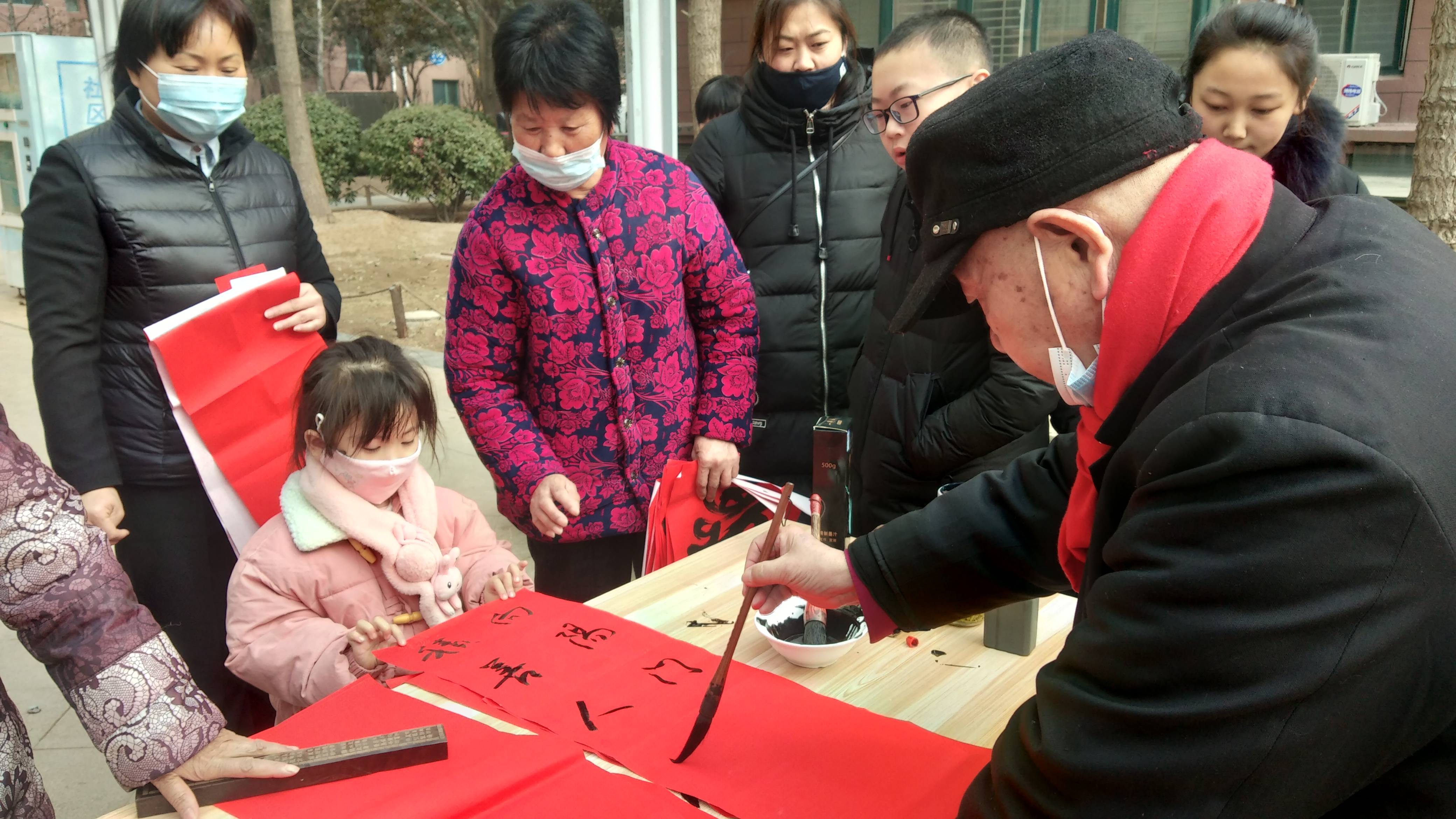 新时代文明实践滕州北辛街道新华街社区开展迎新春送春联活动