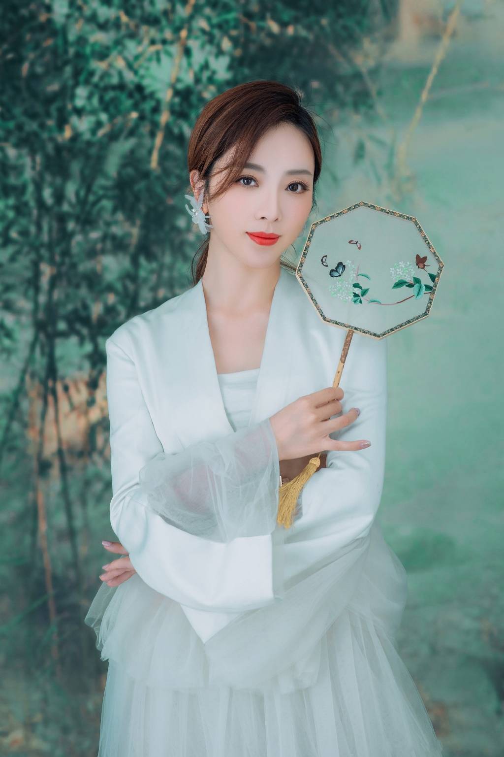 牛年春晚主持人阵容:任鲁豫,李思思,尼格买提搭档龙洋,张韬两位80后