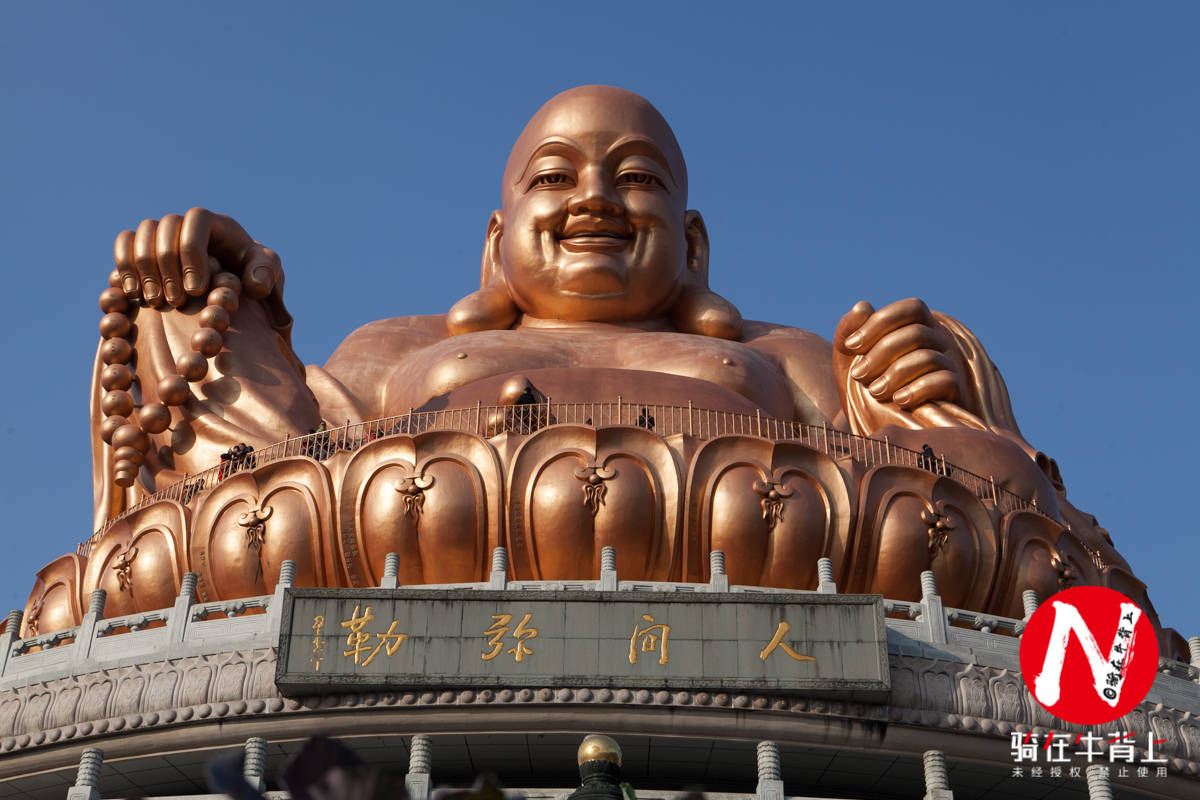 中国佛教五大名山之一：宁波雪窦山，露天弥勒佛铜像高33米