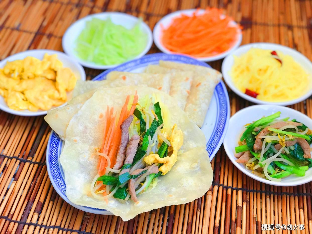 立春吃春饼,这样烙春饼柔软劲道,简单不易失败,卷菜卷肉都好吃