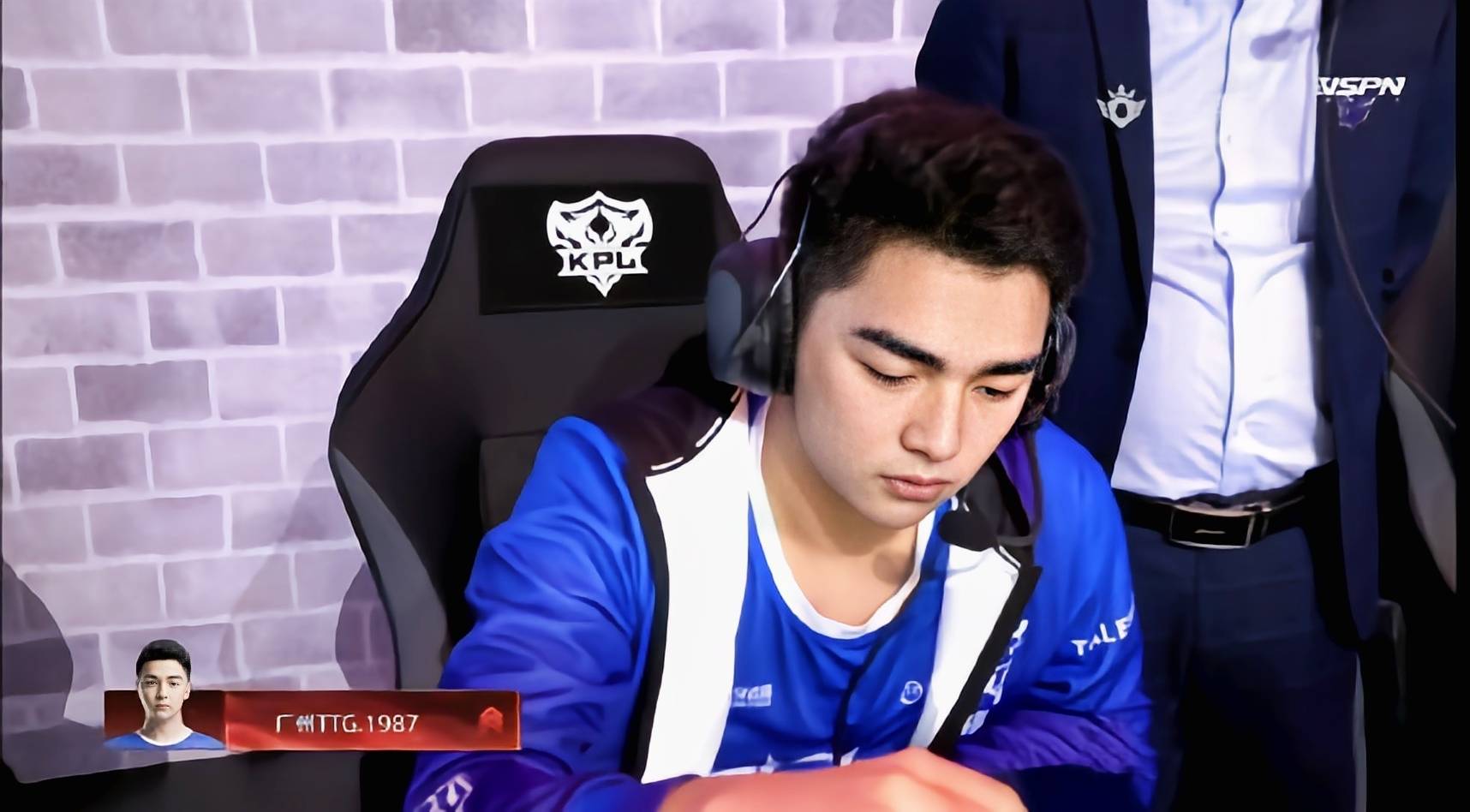 所以为了有备无患,又引进了ttg的替补打野1987,如此一来,如果初晨与ag