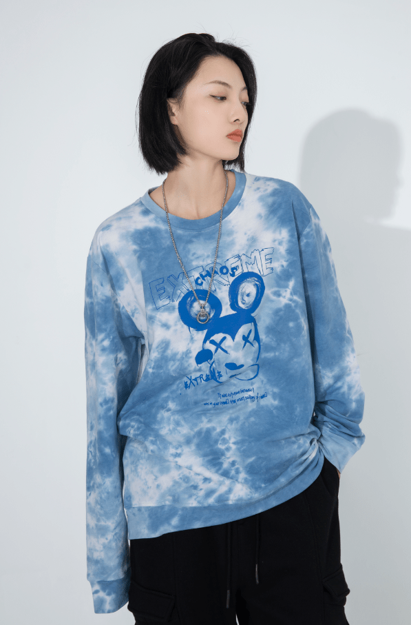 蓝色扎染卫衣,时髦度max,是人群中的小精灵