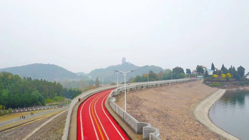 安徽新晋5A景区，以世界上第一人工土石大坝闻名，风景不输千岛湖