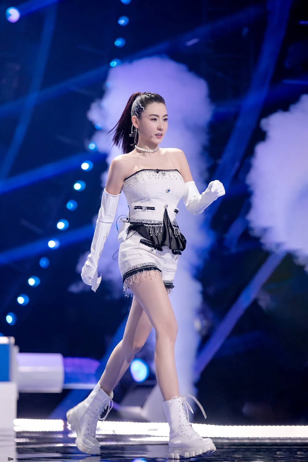 《姐姐2》首次公演上线 张柏芝组女团首唱rap_挑战