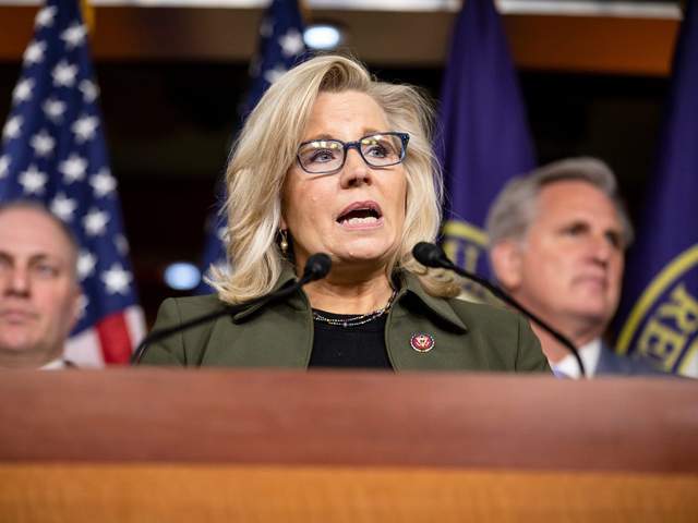 2月3日,反特朗普共和党大佬被撤职失败,佩洛西又要动手了_利兹·切尼