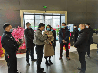 泸州市纳溪区赵安清副区长率队开展疫情防控联合执法检查