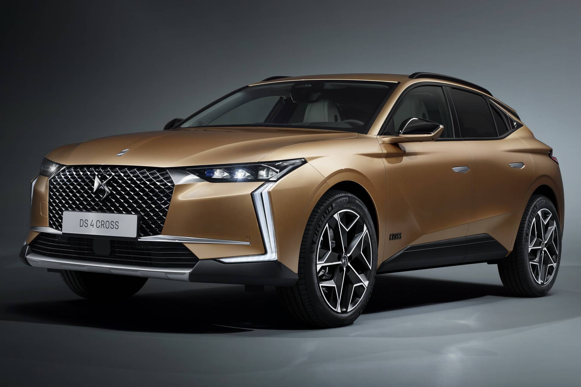 法国人造的车太帅了 全新ds 4帅气亮相 对标奥迪a3和奔驰a级 装饰