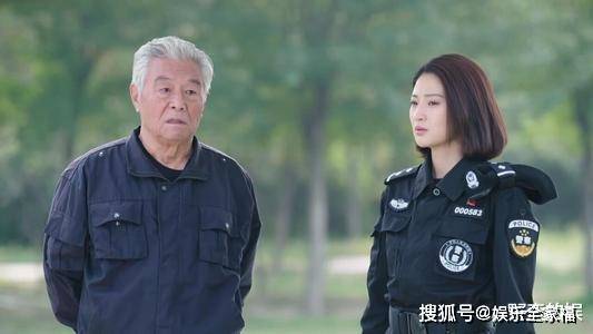 值得一提的是,于和伟饰演的女子训犬队队长杜飞,在岗位上勇于担当