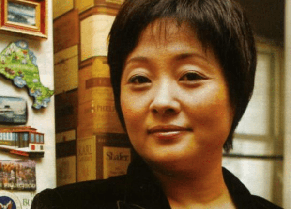 最红时选择裸婚,丈夫去世12年未再嫁,如今将儿子培养成导演_张秋芳