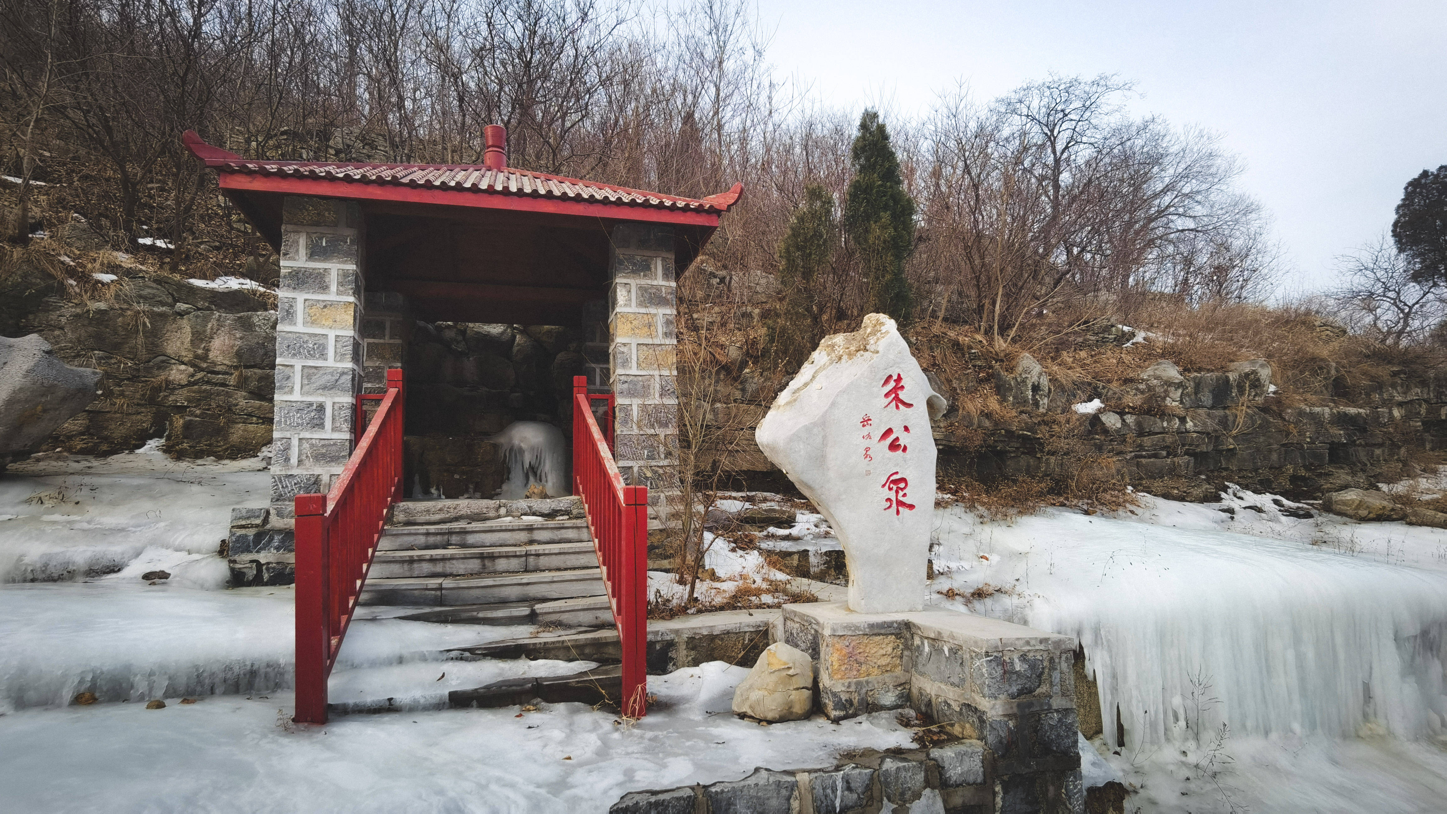 章丘有个古村落因泉得名，村子历史可以追溯到元末，古屋老宅众多