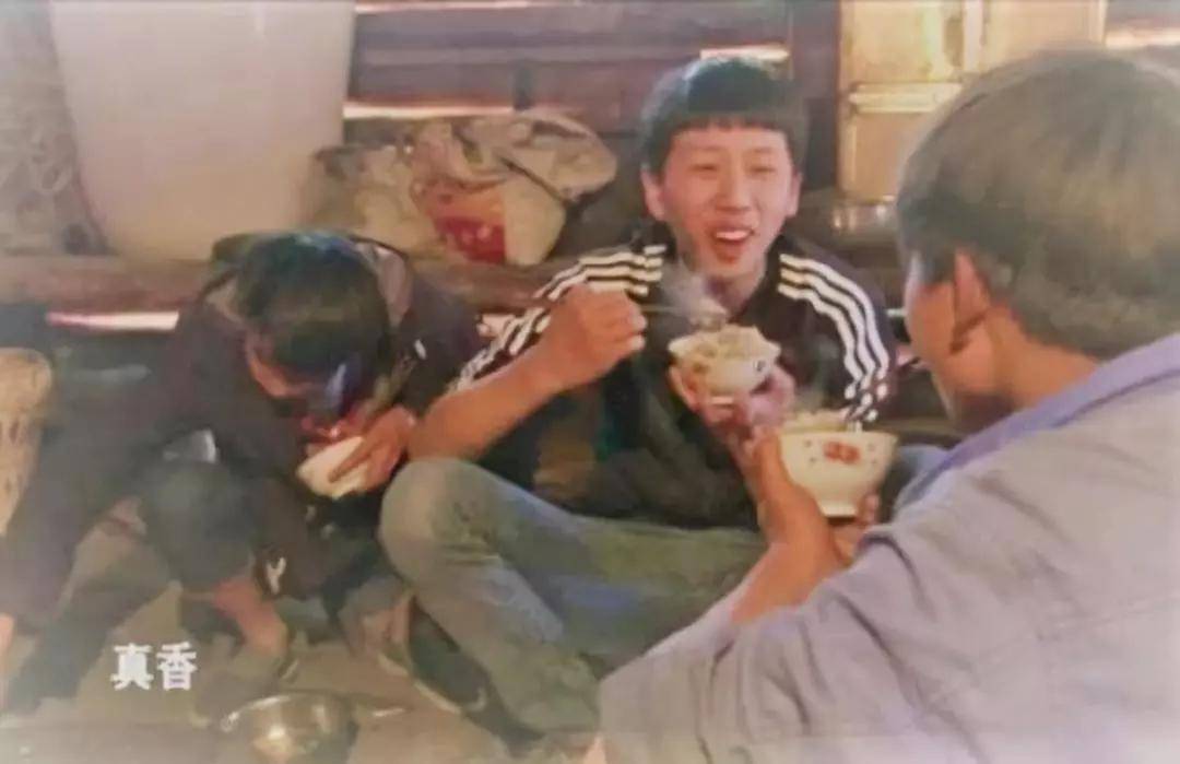 肉吃众人口_一家四口人的简笔画图