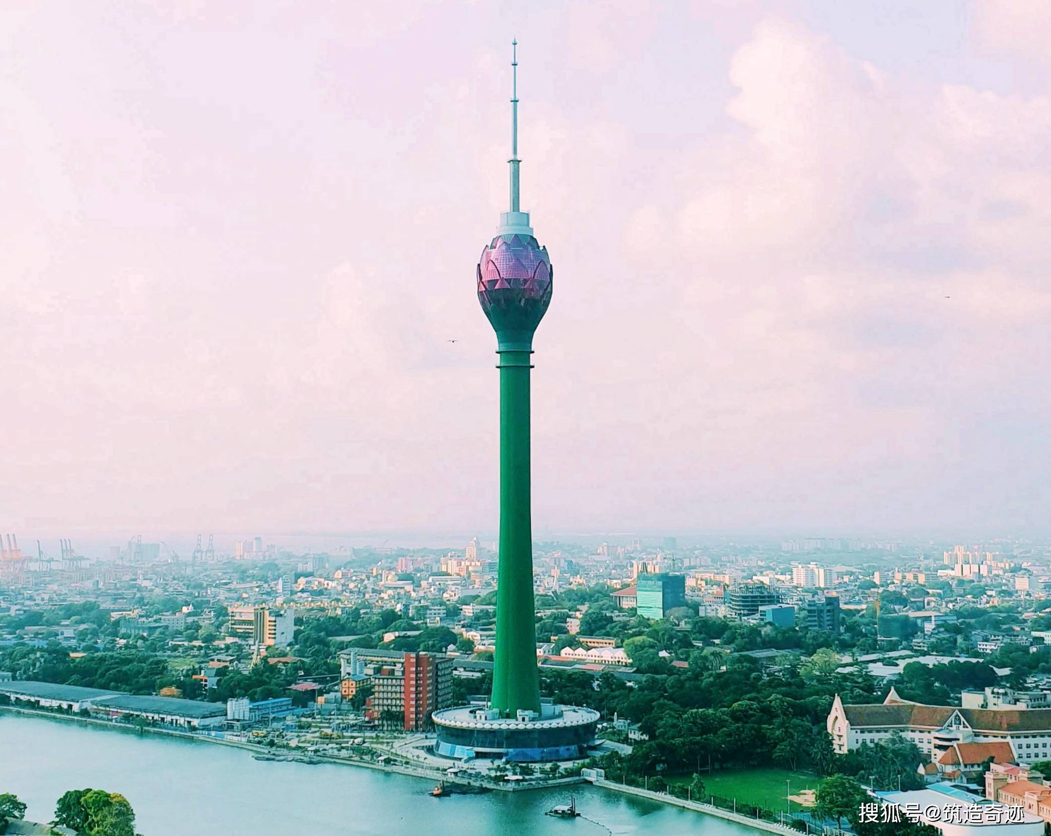 科伦坡电视塔，由我国承建，仿生造型+妖艳配色，是乡土还是前卫？