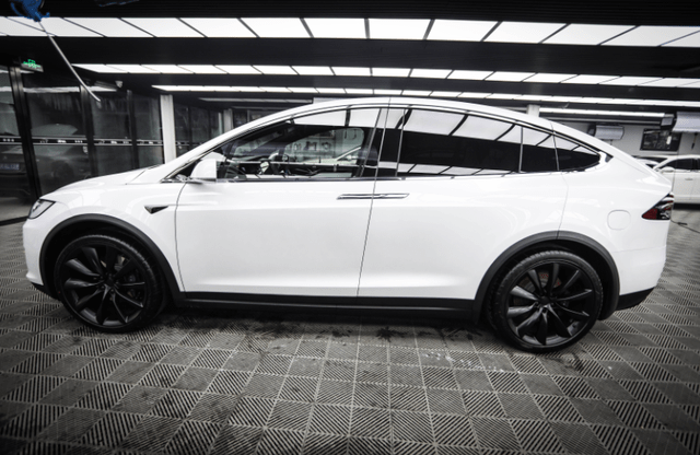 珍珠白特斯拉model x精美施工xpel隐形车衣_搜狐汽车_搜狐网